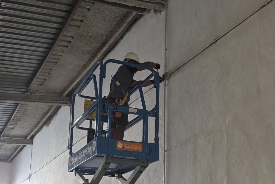 Instalaciones eléctricas en naves y comercios